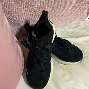 Puma black tennis shoes size 9